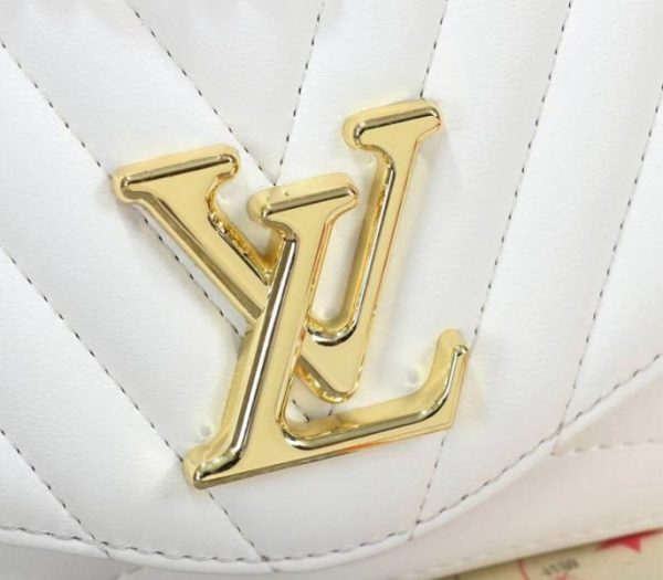 Replica Louis Vuitton Wave Chain Bag In Ivory - Image 8