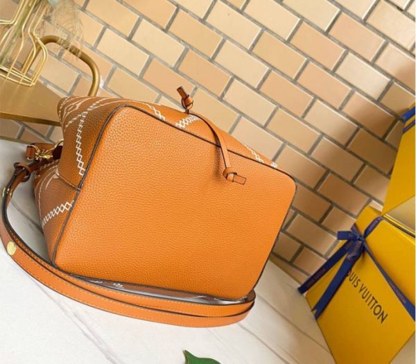 Replica Louis Vuitton Spring 2022 Monogram Empreinte NeoNoe MM Bag In Arizona Brown - Image 4