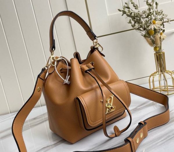 Replica Louis Vuitton Lockme Bucket Bag In Arizona Beige - Image 2