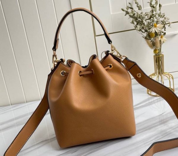 Replica Louis Vuitton Lockme Bucket Bag In Arizona Beige - Image 3