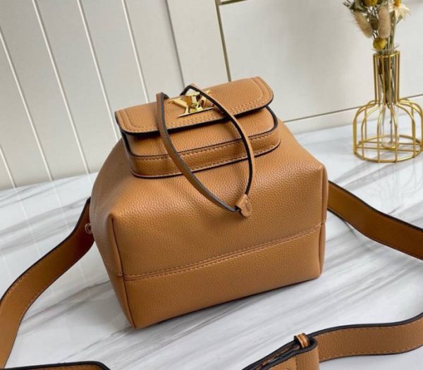 Replica Louis Vuitton Lockme Bucket Bag In Arizona Beige - Image 4
