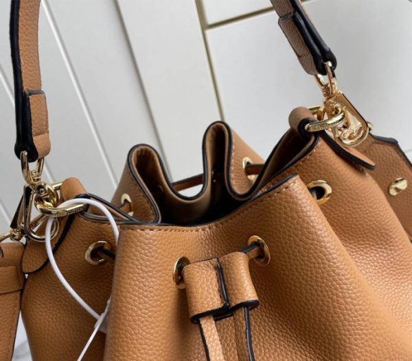 Replica Louis Vuitton Lockme Bucket Bag In Arizona Beige - Image 8
