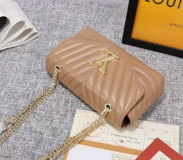 Replica Louis Vuitton New Wave Chain Bag In Beige - Image 4