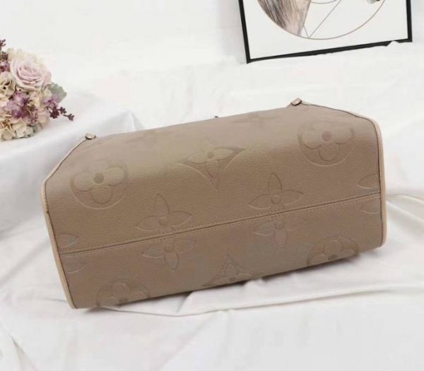 Replica Louis Vuitton Monogram Empreinte Giant Onthego GM Tote In Beige - Image 4