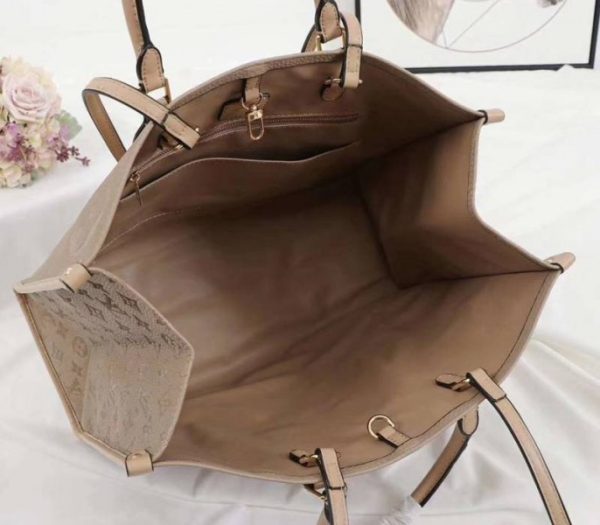Replica Louis Vuitton Monogram Empreinte Giant Onthego GM Tote In Beige - Image 5