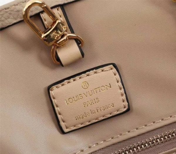 Replica Louis Vuitton Monogram Empreinte Giant Onthego GM Tote In Beige - Image 6