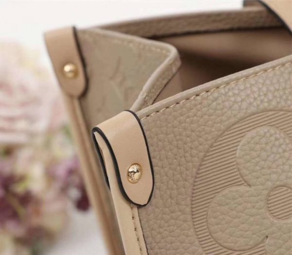 Replica Louis Vuitton Monogram Empreinte Giant Onthego GM Tote In Beige - Image 8
