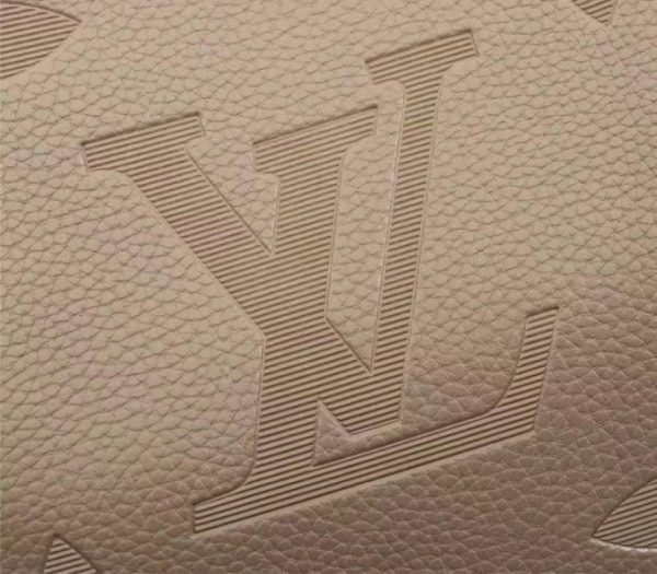 Replica Louis Vuitton Monogram Empreinte Giant Onthego GM Tote In Beige - Image 9