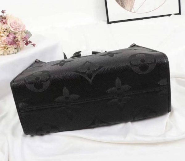 Replica Louis Vuitton Monogram Empreinte Giant Onthego GM Tote In Black - Image 4
