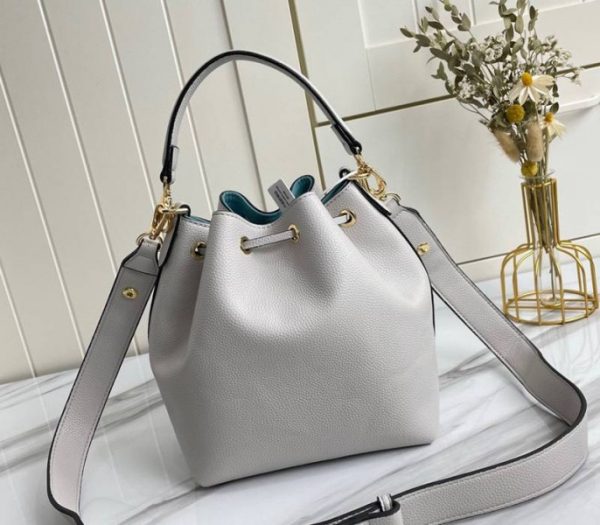 Replica Louis Vuitton Lockme Bucket Bag In Greige - Image 3