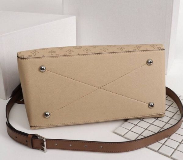 Replica Louis Vuitton Mahina Beaubourg MM Hobo In Beige - Image 4