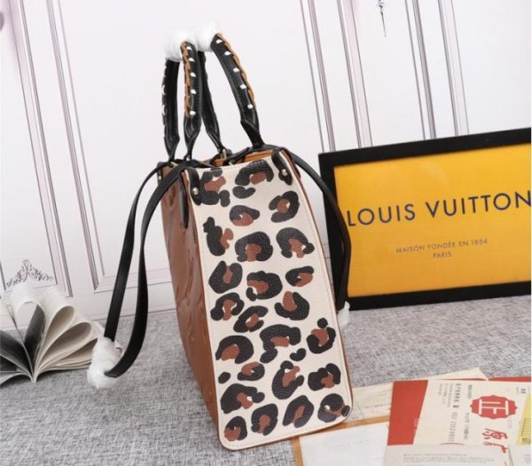 Replica Louis Vuitton Monogram Empreinte Wild At Heart Onthego MM Tote In Caramel Brown - Image 3