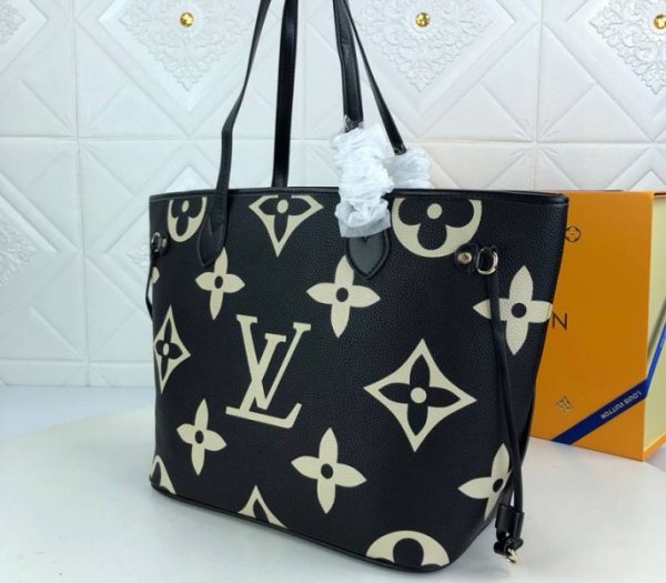 Replica Louis Vuitton Neverfull MM Tote In Black - Image 3
