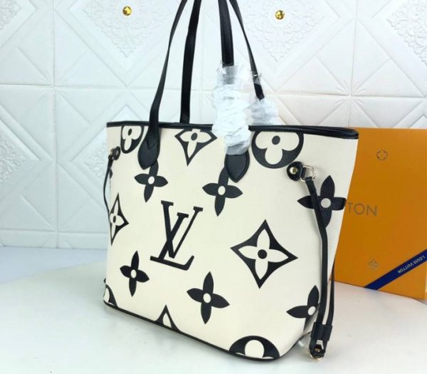 Replica Louis Vuitton Neverfull MM In Cream - Image 3