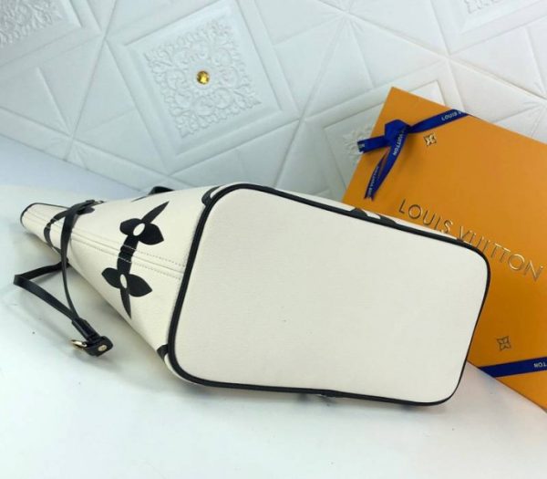 Replica Louis Vuitton Neverfull MM In Cream - Image 4