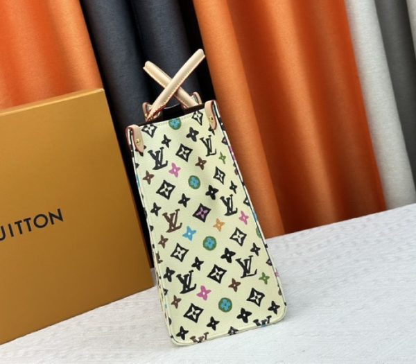 Replica Louis Vuitton Monogram Craggy Onthego MM Tote In Vanilla - Image 3