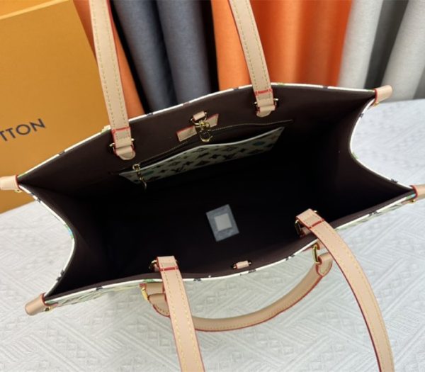 Replica Louis Vuitton Monogram Craggy Onthego MM Tote In Vanilla - Image 5