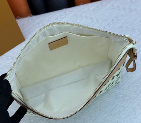 Replica Louis Vuitton Monogram Craggy Voyage Souple Pochette In Vanilla - Image 6
