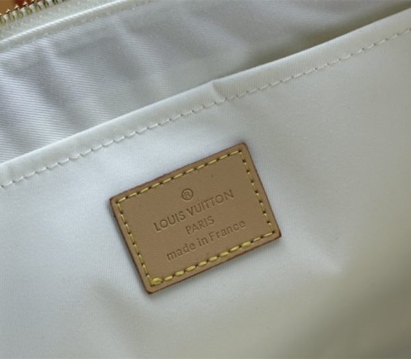Replica Louis Vuitton Monogram Craggy Voyage Souple Pochette In Vanilla - Image 7